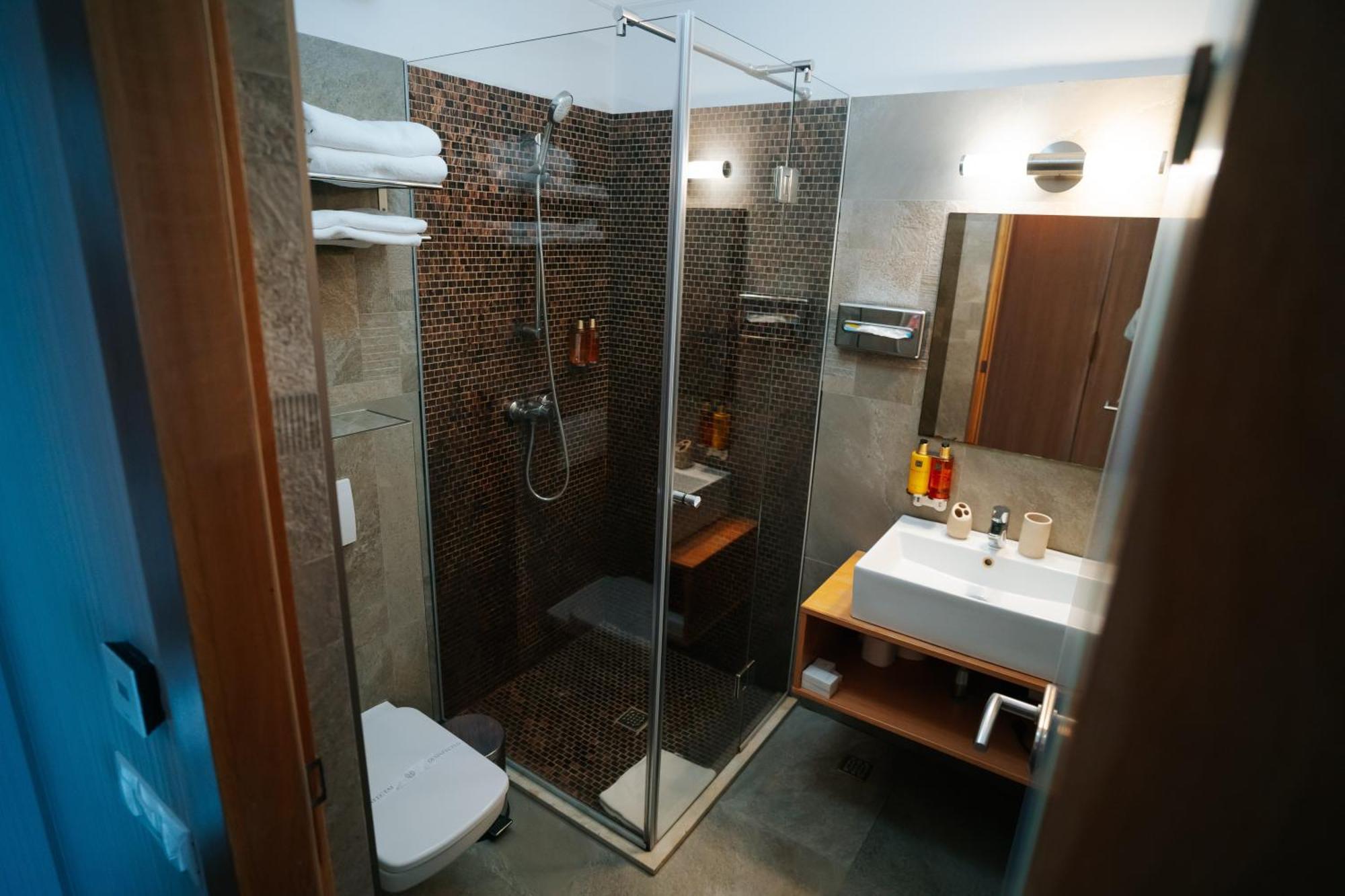 Hotel Roser House Boutique - Pe Malul Lacului Colibiţa Zewnętrze zdjęcie